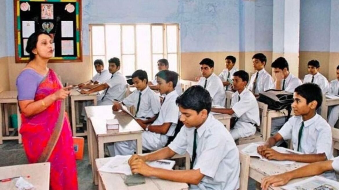 CBSE కీలక నిర్ణయం.. 9వ తరగతి నుంచి త్రిభాషా విధానం తప్పనిసరి | cbse బిగ్ అప్‌డేట్: 2026-27 అకడమిక్ సెషన్ CBSE నుండి 9వ తరగతి విద్యార్థులకు మూడు భాషలు తప్పనిసరి
