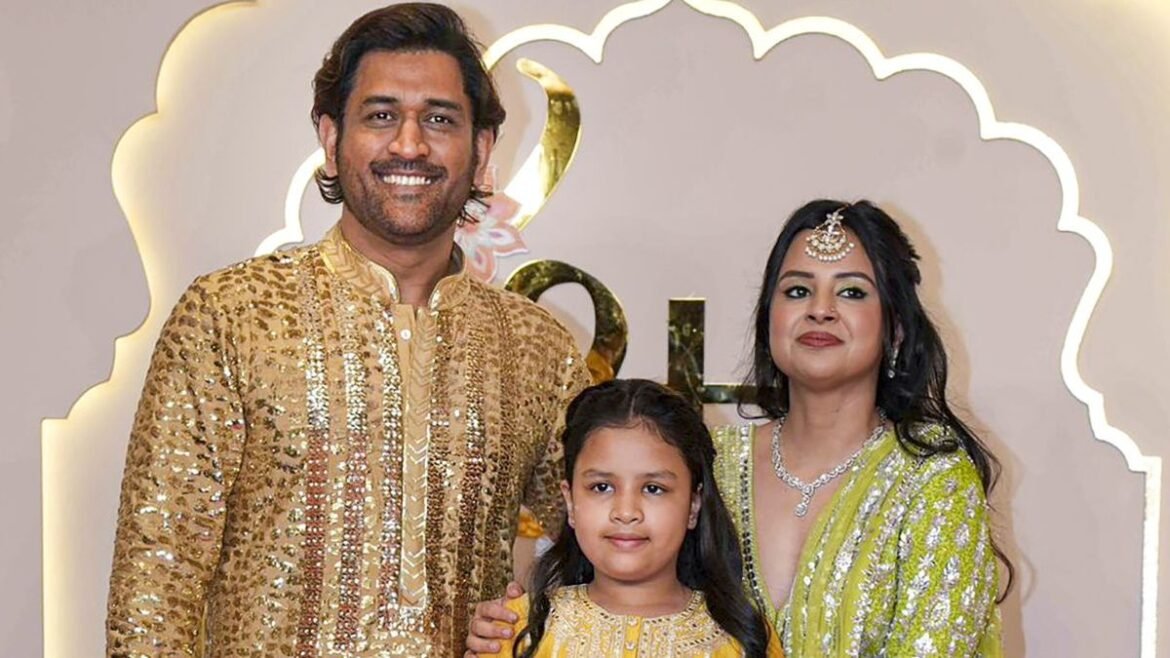MS Dhoni కట్టిన ఇన్ కమ్ టాక్స్ ఎంతో తెలుసా? | MS ధోని బీహార్-జార్ఖండ్‌లో అత్యధిక పన్ను చెల్లింపుదారుగా మారాడు, ఆదాయపు పన్ను వసూలు రూ. 20000 కోట్ల మార్కును తాకింది
