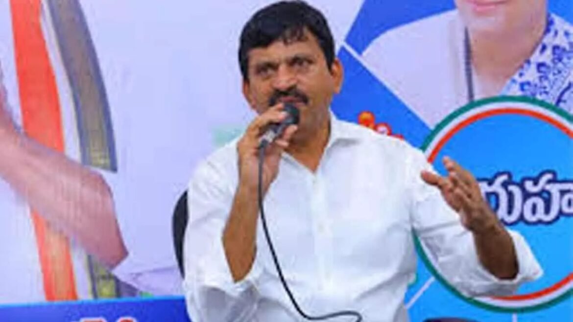 ఇందిరమ్మ ఇళ్ళ రెండో దశపై అప్‌డేట్ ఇచ్చిన మంత్రి పొంగులేటి | తెలంగాణ ప్రభుత్వం ఇందిరమ్మ గృహ నిర్మాణ పథకం రెండో దశను జూన్ 2న ప్రారంభించనున్నట్లు పొంగులేటి తెలిపారు.
