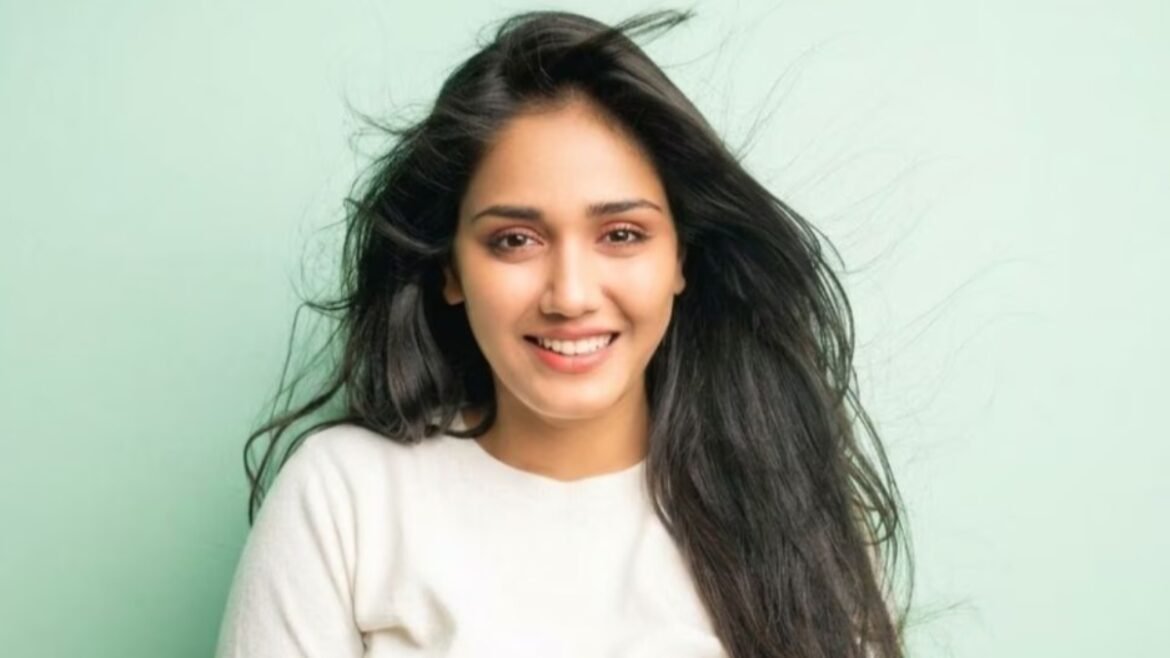ట్విషా శర్మ మృతి కేసులో ట్విస్ట్.. !! | స్వతంత్ర దర్యాప్తు కోసం కుటుంబ సభ్యుల పిలుపు తర్వాత త్విషా శర్మ మృతిపై సీబీఐ విచారణకు ఎంపీ ప్రభుత్వం సిఫార్సు చేసింది.

