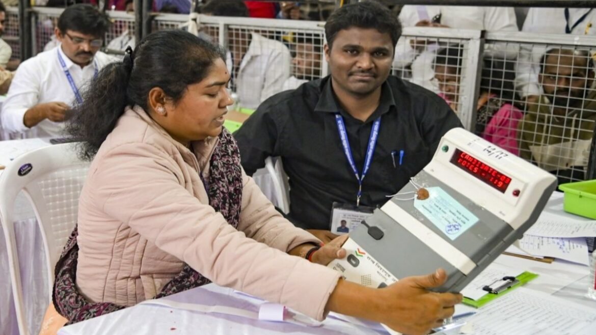 తమిళనాడులో కౌంటింగ్ కేంద్రాలకు భారీగా కోత | మే 4న రాష్ట్రంలో కౌంటింగ్ కేంద్రాలు 62కి ఏకీకృతం కావడంతో తమిళనాడు గట్టి, వేగవంతమైన ఫలితాలను ప్రకటించింది.
