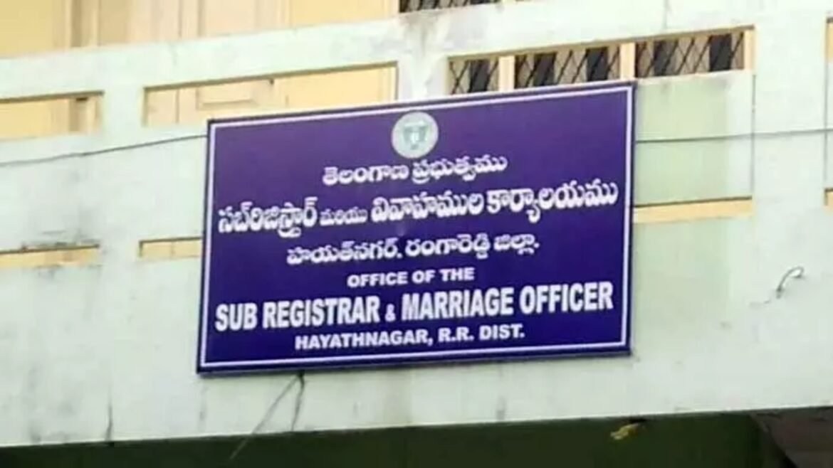 తెలంగాణ ప్రజలకు బిగ్ రిలీఫ్.. ఆ కార్యాలయాల్లో అదనపు పని వేళలు | తెలంగాణ ప్రభుత్వం మే 12 నుంచి సబ్ రిజిస్ట్రార్ కార్యాలయాల్లో పని వేళలను పొడిగిస్తూ కీలక నిర్ణయం తీసుకుంది.
