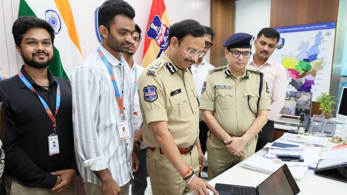 దేశంలోనే 10భాషల్లో తొలి ఏఐ కాప్‌రైటర్..హైదరాబాద్ పోలీసుల ఘనత! | హైదరాబాద్ పోలీసులు ప్రారంభించిన భారతదేశంలో మొట్టమొదటి AI Copriter యాప్.. 10 భాషల్లో ఫిర్యాదులను అనుమతిస్తుంది
