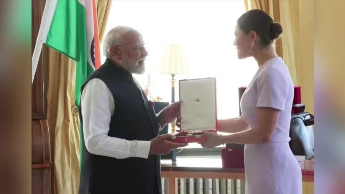 ప్రధాని మోదీకి స్వీడన్ అత్యున్నత పురస్కారం.. | pmmodi స్వీడన్ యొక్క అత్యున్నత రాయల్ ఆర్డర్ ఆఫ్ పోలార్ స్టార్‌తో గౌరవించబడింది, ఇది అతని 31వ గ్లోబల్ అవార్డు PM మోడీ
