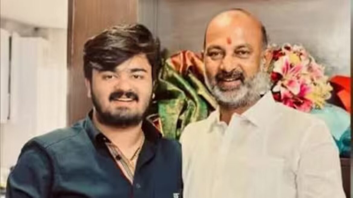 బండి భగీరథ్ పోక్సోకేసు: బండి సంజయ్ పై ప్రచారం ఆపండి.. కోర్టు మధ్యంతర ఉత్తర్వులు | బండి భగీరత్ పోక్సో కేసు: బండి సంజయ్‌పై ప్రచారాన్ని నిలిపివేయాలని హైదరాబాద్ సిటీ సివిల్ కోర్టు మధ్యంతర ఉత్తర్వులు
