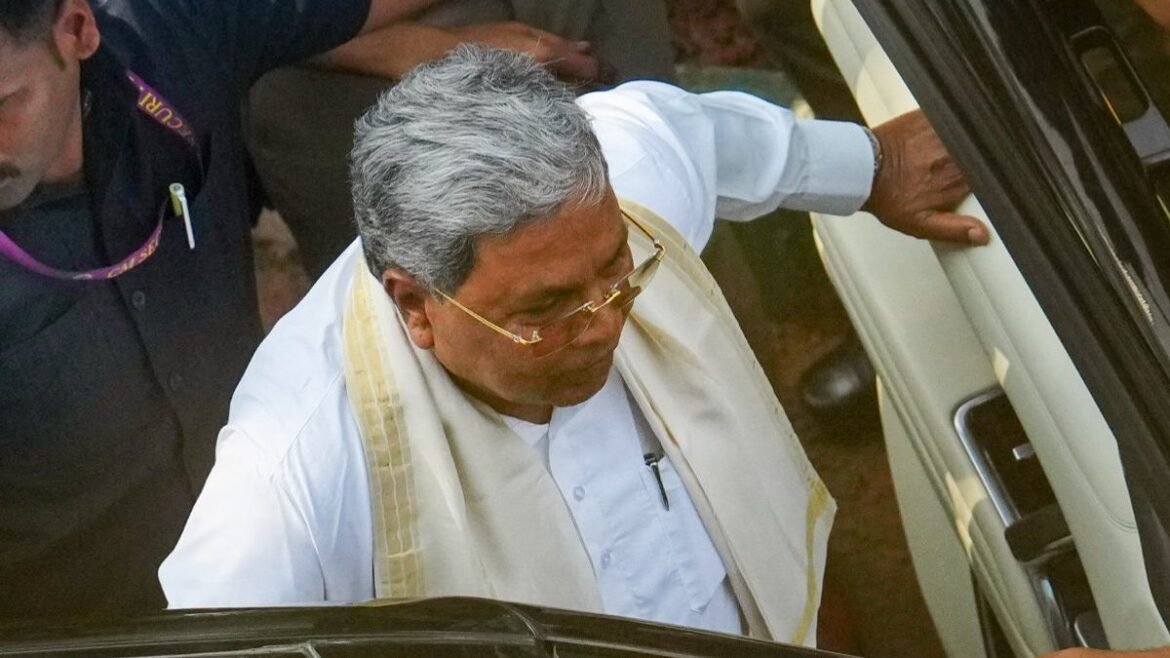 ముగిసిన సిద్ధరామయ్య శకం: కర్ణాటక చరిత్రలో అయిదేళ్లు కొనసాగుతున్న సీఎంలు ముగ్గురే | నిజలింగప్ప నుంచి సిద్ధరామయ్య వరకు: కేవలం 3 మంది కర్ణాటక ముఖ్యమంత్రులు ఐదేళ్ల పదవీకాలాన్ని ముగించారు
