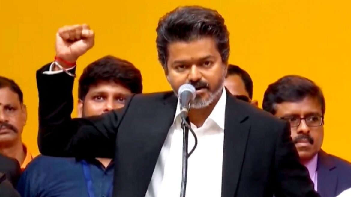 విజయ్ ఊహించని నిర్ణయం, సొంత మంత్రులకే షాక్..!! | తమిళనాడు సీఎం విజయ్ తన క్యాబినెట్ సహోద్యోగులకు పోర్ట్ ఫోలియోలను కేటాయించారు, కీతన కోసం పరిశ్రమలు, వివరాలు ఇక్కడ ఉన్నాయి
