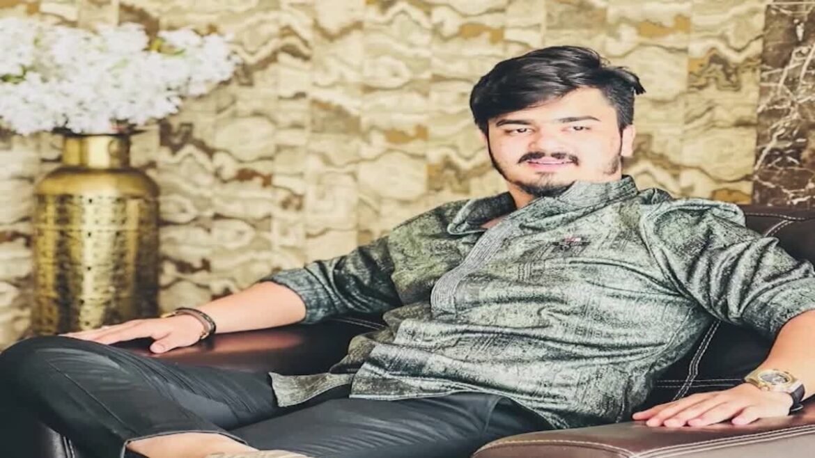 సంచలనం: పోలీసుల ముందు లొంగిపోయిన బండి భగీరథ్.. | పోక్సో కేసులో పోలీసుల ఎదుట లొంగిపోయిన బండిభగీరత్ సంచలన కేసులో కీలక పరిణామం బండి
