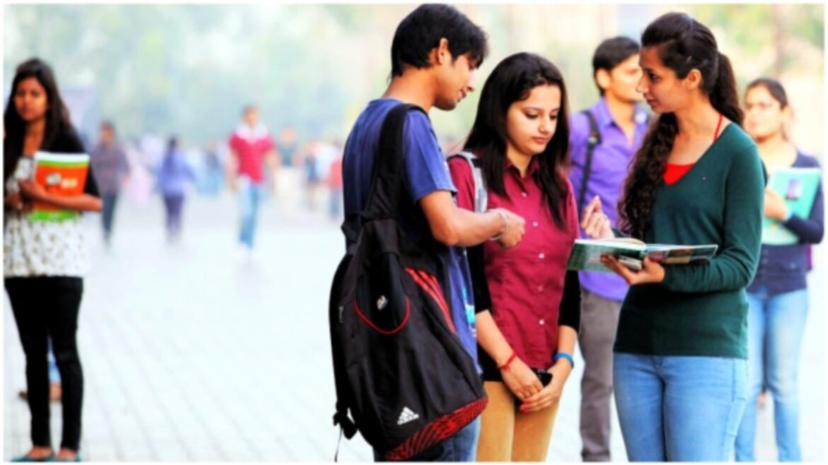AP Fee Reimbursement: ఫీజు రీయింబర్స్ మెంట్ కు 6 వేల కోట్లు ఇవ్వలేరా ? | AP ఫీజు రీయింబర్స్‌మెంట్ వరుస: షర్మిల చంద్రబాబు వద్ద ₹6,000 కోట్లకు పైగా విద్యార్థుల బకాయిలు
