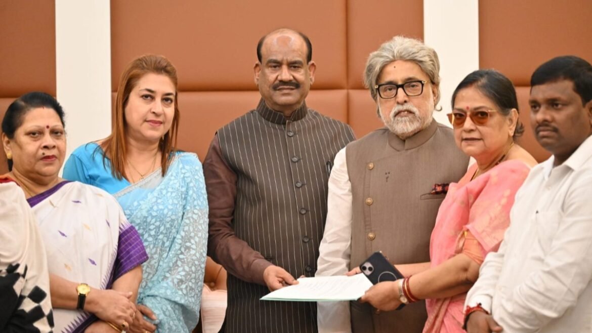 టీఎంసీ: ఊహించని పార్టీలో టీటీడీ రెబెల్స్ విలీనం- స్పీకర్‌కు లేఖ..! | 20 మంది రెబల్ టిఎంసి ఎంపీలు నేషనలిస్ట్ సిటిజన్స్ పార్టీ, ఎన్‌డిఎలో విలీనం చేసేందుకు స్పీకర్ ఓం బిర్లాను కలిశారు
