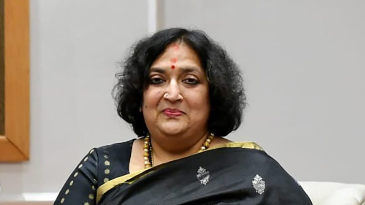 తెరపై లతా రజినీకాంత్.. అనూహ్య ఎంట్రీ !! | లతా రజినీకాంత్ మక్కల్ మేడాయిని ప్రారంభించారు, సానుకూల సామాజిక మార్పును అట్టడుగు స్థాయికి తీసుకెళ్లాలని అందరినీ ఆహ్వానించారు
