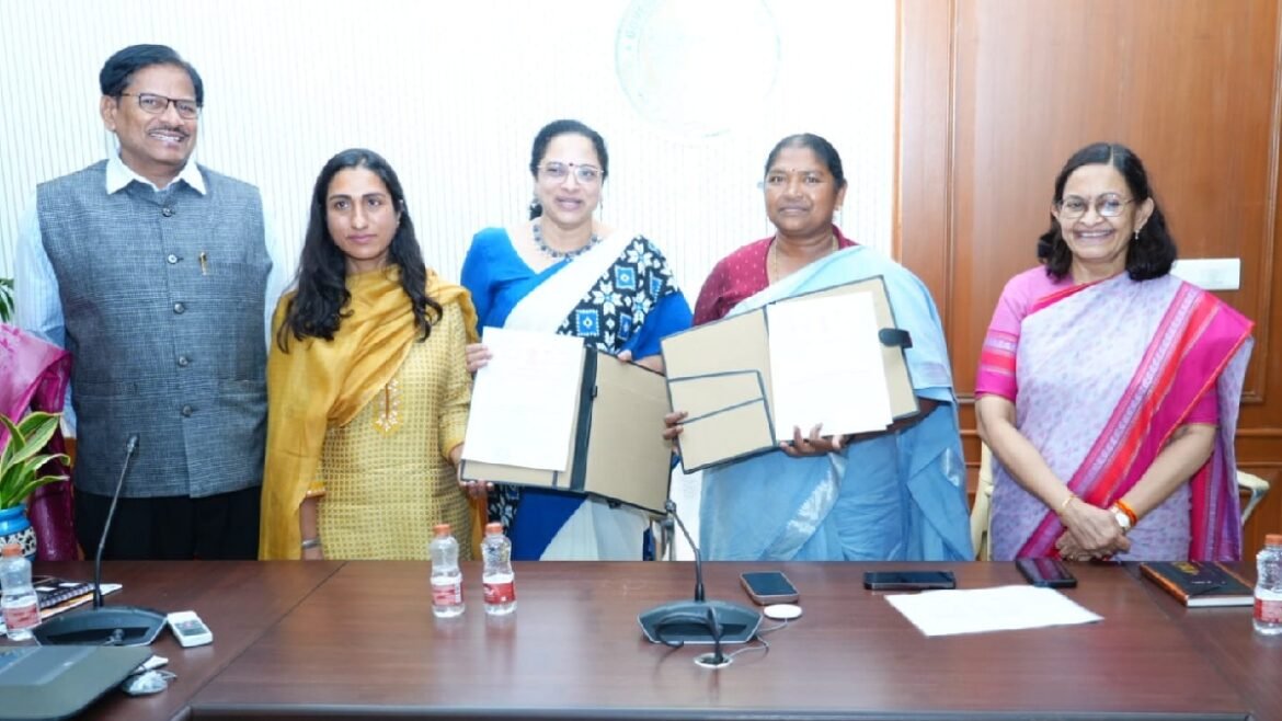 తెలంగాణ సర్కారు సరికొత్త అడుగు.. "తరుణి" సంస్థతో అవగాహన ఒప్పందం ! | "తరుణి" సంస్థతో తెలంగాణ స్త్రీ, శిశు సంక్షేమ శాఖ ఎమ్ఒయు తరపున మంత్రి సీతక్క!
