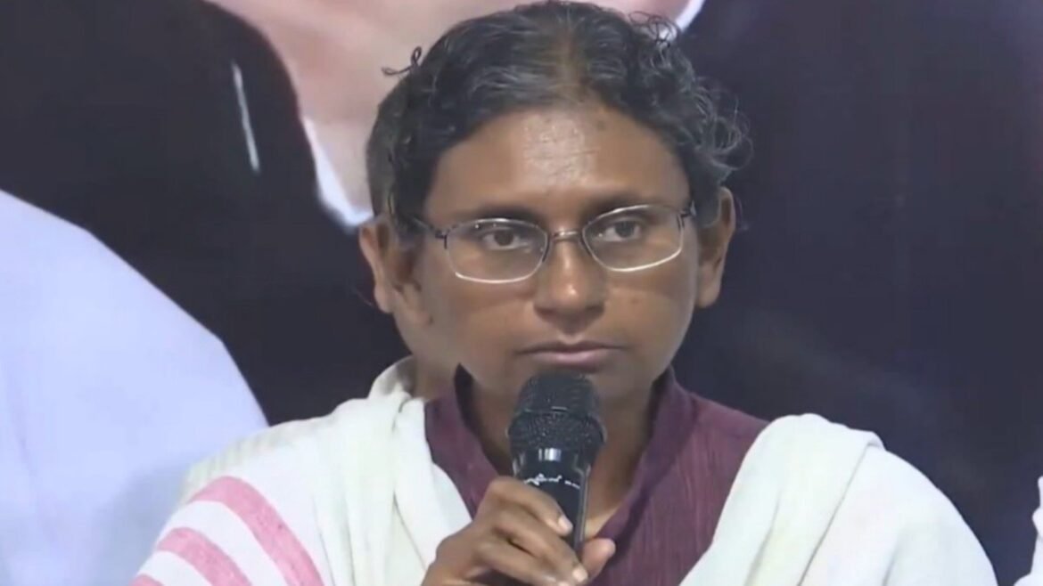 మీనాక్షి నటరాజన్ ఎపిసోడ్ లో బిగ్ ట్విస్ట్..! కొంపముంచిన ఆ ఫిర్యాదు వెనక్కి? | మీనాక్షి నటరాజన్‌పై హైదరాబాద్‌ కోర్టు తిరిగి ఫిర్యాదు చేయడంతో రాజ్యసభ వివాదం కొత్త మలుపు తిరిగింది.
