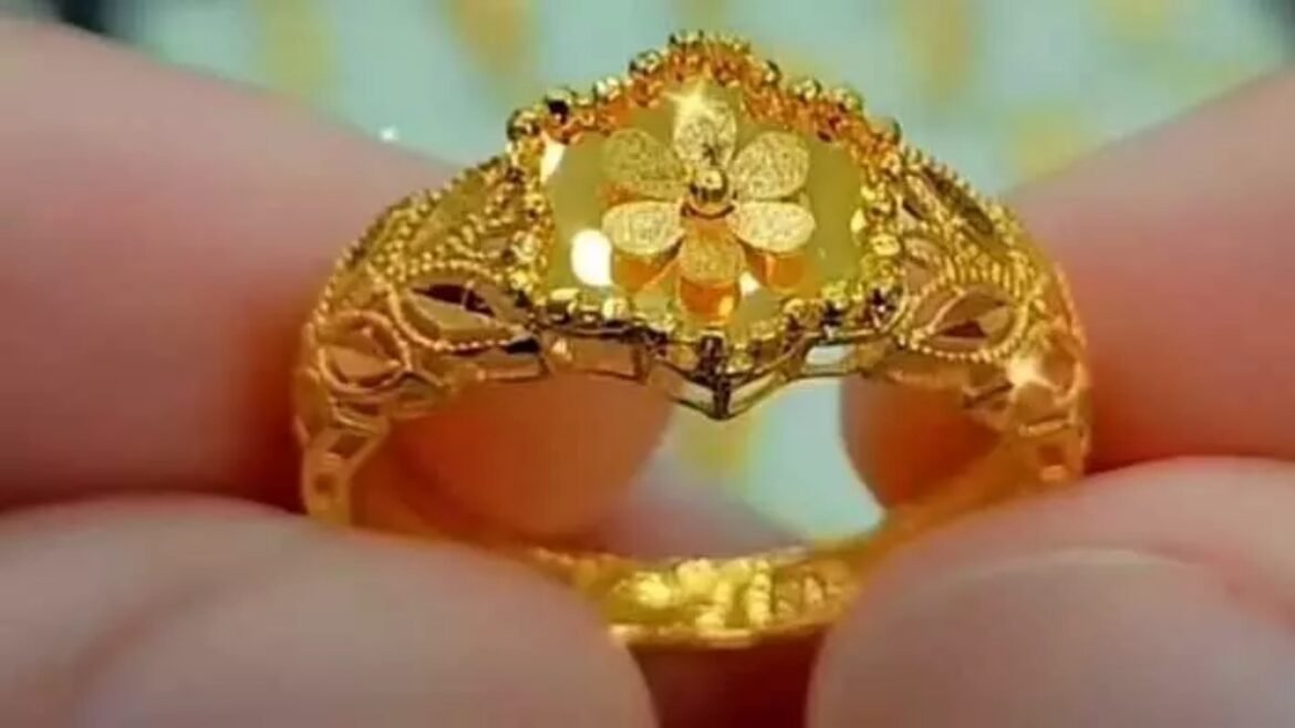 పుట్టబోయే ప్రతి బిడ్డకు గోల్డ్ రింగ్: సంచలన ప్రకటన చేసిన సీఎం | 'తైమామన్ తంగ మోతిరం' బంగారు ఉంగరం పథకంపై సీఎం విజయ్ కీలక ప్రకటన చేశారు.
