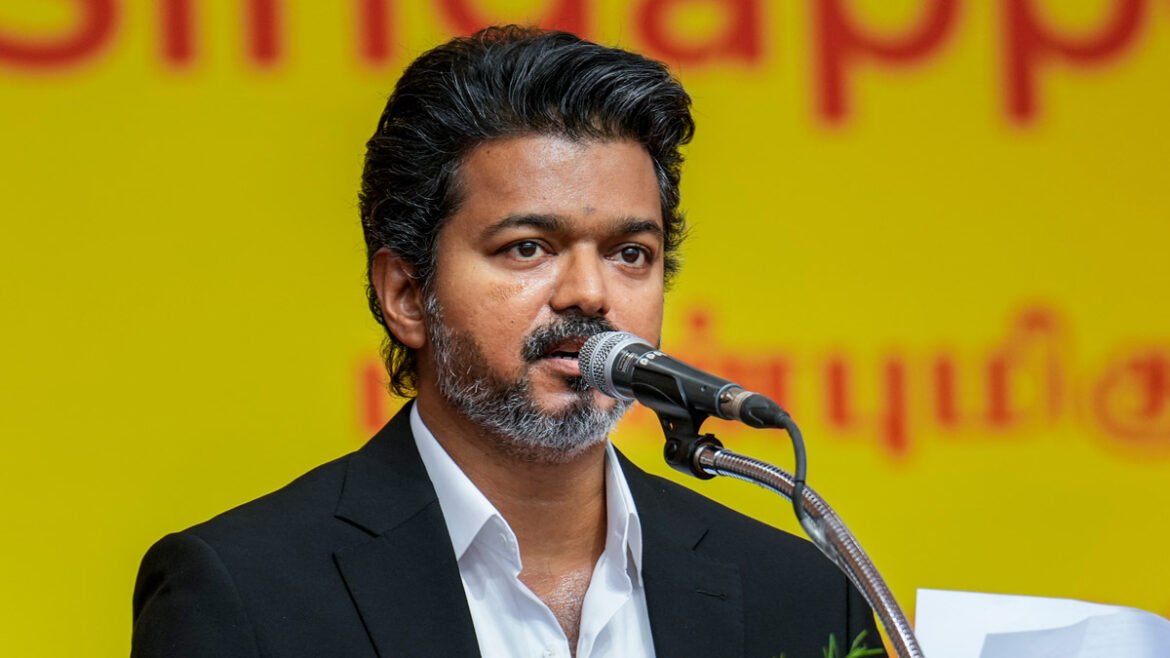 ప్రభుత్వాన్ని కూల్చే కుట్రల వేళ విజయ్ ఊహించని రాజకీయం..!! | ప్రభుత్వ పతనం పుకార్లను తోసిపుచ్చిన సీఎం విజయ్, టీవీకే ప్రభుత్వం ఐదేళ్ల పూర్తి కాలాన్ని పూర్తి చేస్తుందని చెప్పారు

