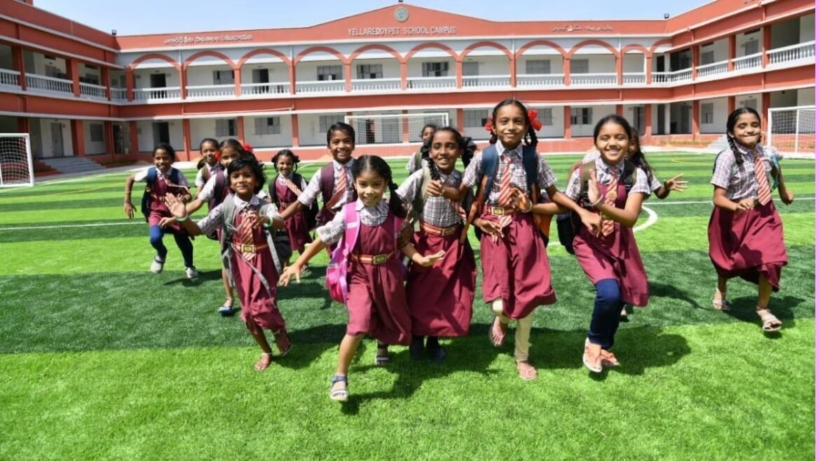 సెలవులు: స్కూళ్లకు వరుసగా 3 రోజులు సెలవులు! | తెలంగాణ స్కూల్ బంద్: శుక్రవారం సమ్మె మరియు వారాంతపు కారణంగా విద్యార్థులకు వరుసగా 3 రోజులు సెలవులు
